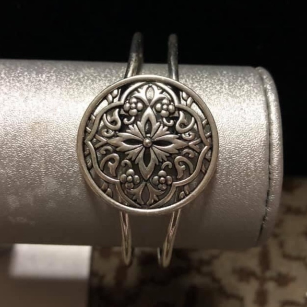 Silver hinge bracelet